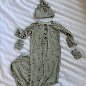 Lou Lou and Company newborn baby gown with hat and mittens golf print